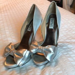 Badgley Mischka Silver Bow heels
